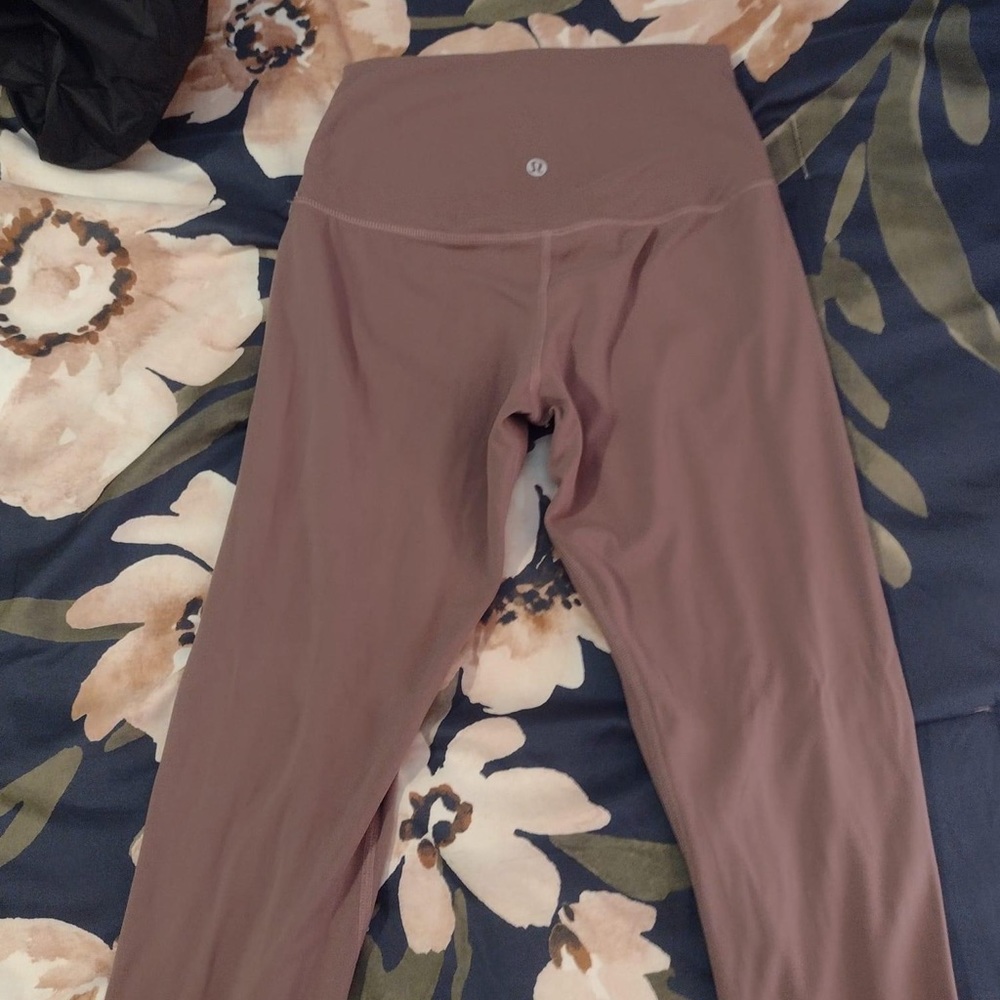 Lululemon pants daughter wore one time did not like the color